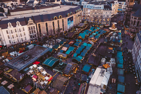 Luftbild Bonner Weihnachtsmarkt auf dem Münsterplatz
