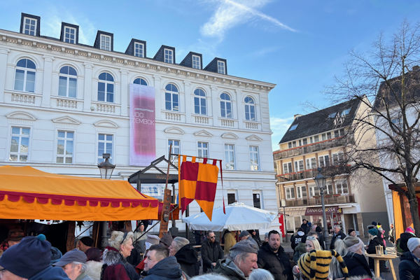 Mittelalterlicher Weihnachtsmarkt Siegburg vor dem Stadtmuseum